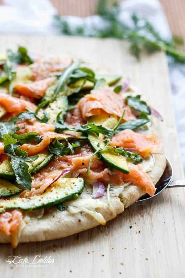 Minute Fancy Pizza: Smoked Salmon, Avocado & Herb Cheese
